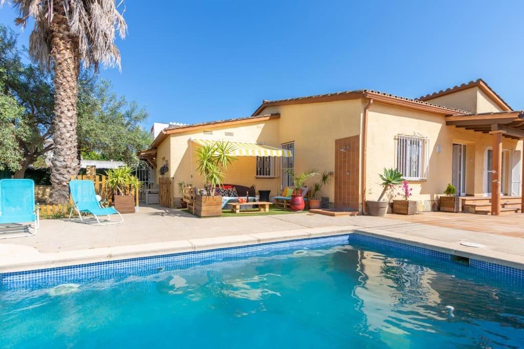 S46-Casa De Vacaciones Climatizada Con Piscina, En El Centro Junto Al Mar, Barbacoa Y Wiifi Empuriabrava Exterior photo