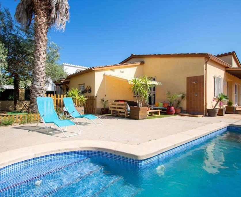 S46-Casa De Vacaciones Climatizada Con Piscina, En El Centro Junto Al Mar, Barbacoa Y Wiifi Empuriabrava Exterior photo